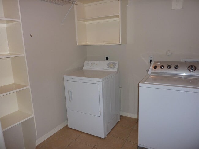Building Photo - 14543 Bergenia Dr