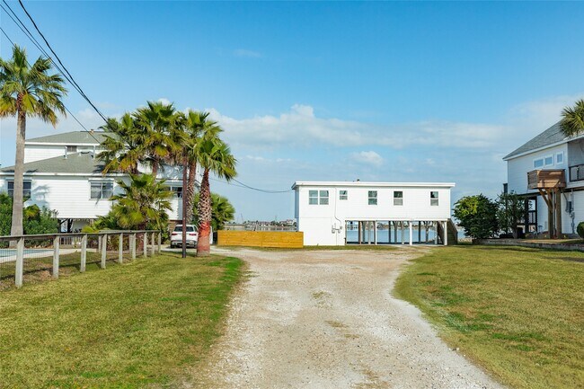 Foto del edificio - 7204 Avenue N 1/2 Rear