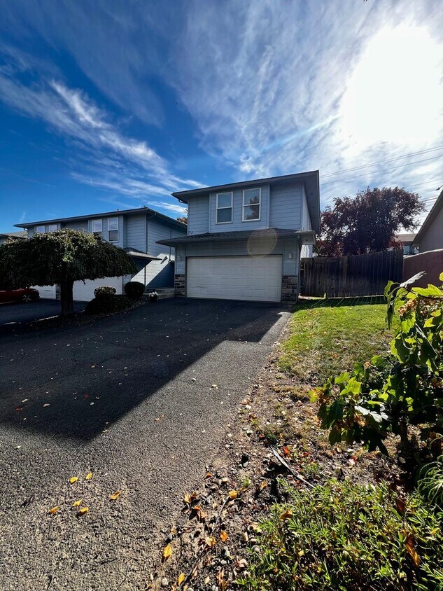 Foto principal - Non-Refundable & Security Deposit Total: $...