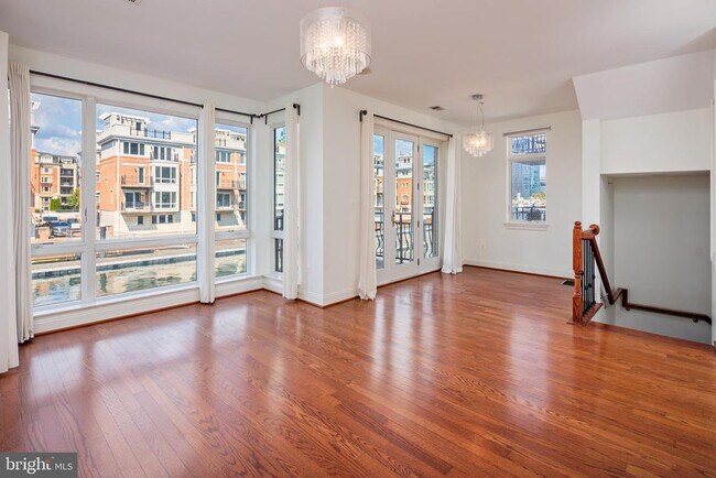 Building Photo - 634 Ponte Villas S