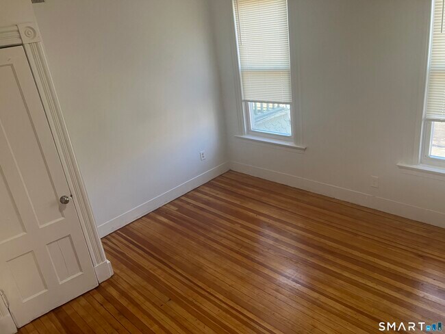 Foto del edificio - 473 Howard Ave