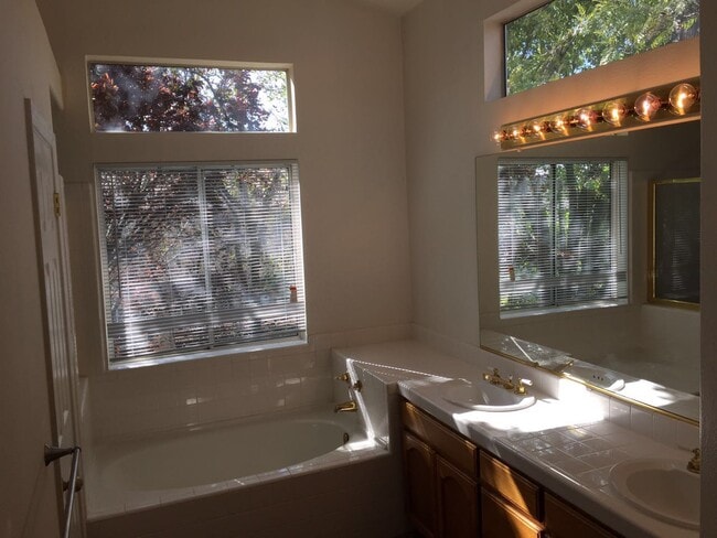 Building Photo - 5124 Paddock Ct