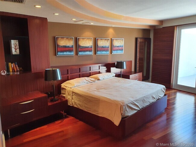 Building Photo - 5600  Collins Ave PH-A Miami Beach Fl 33140