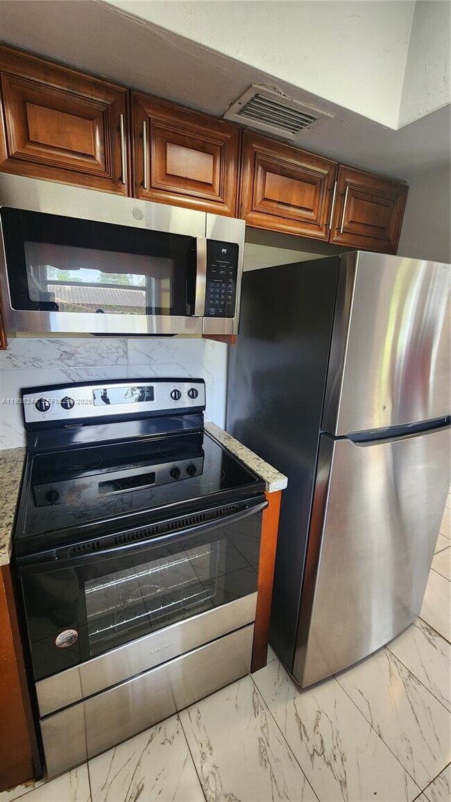 Foto del edificio - 3090 Coral Springs Dr