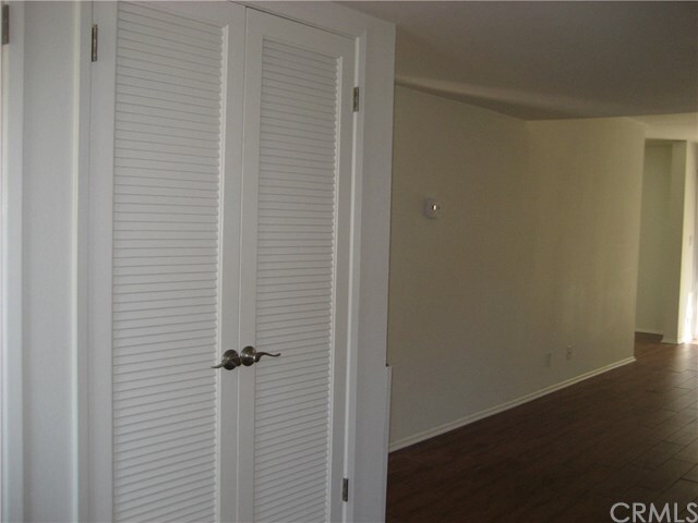 Building Photo - 11 Redwood Tree Ln