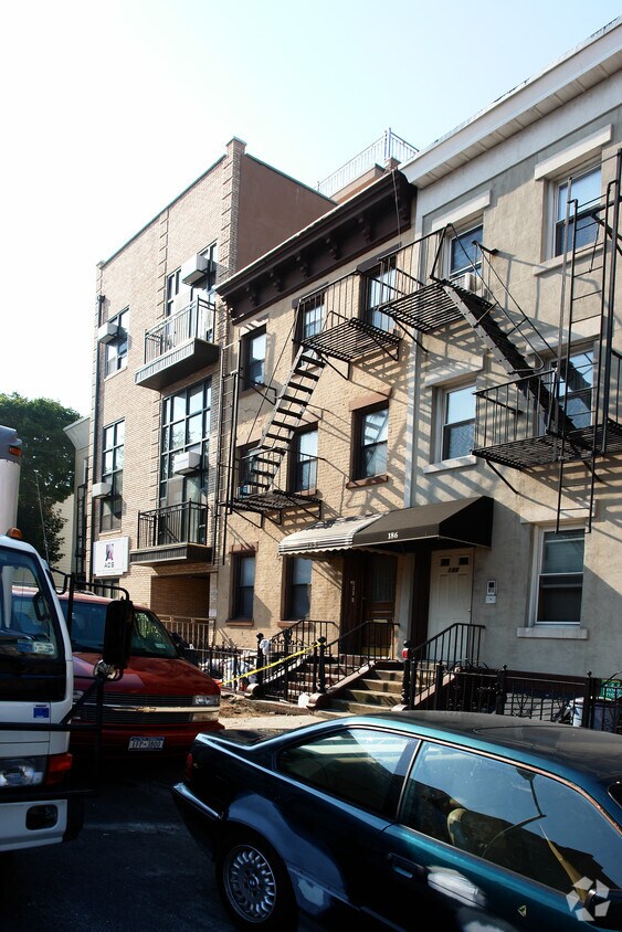 Foto del edificio - 188 22nd St