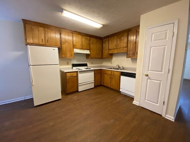 Building Photo - PRE-LEASING FOR AUGUST 2026!