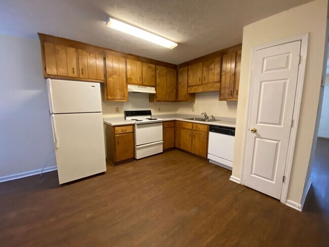 Building Photo - PRE-LEASING FOR AUGUST 7TH, 2026!