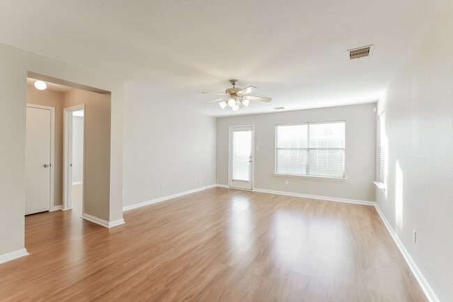 Foto del edificio - 21610 Rain Leaf Ct