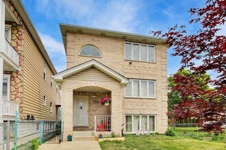 Building Photo - 7520 W 61st St