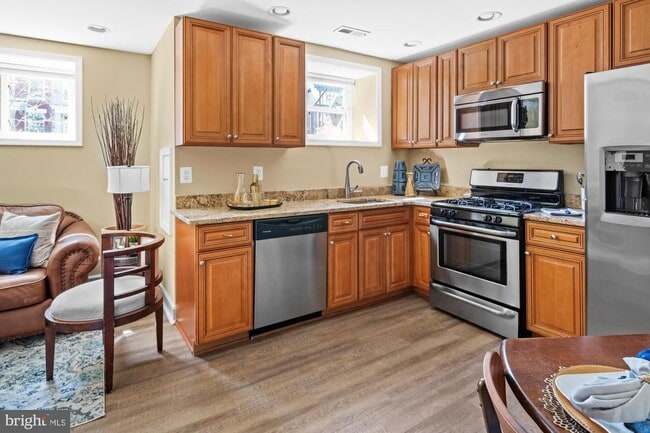 Kitchen - 616 M St NE