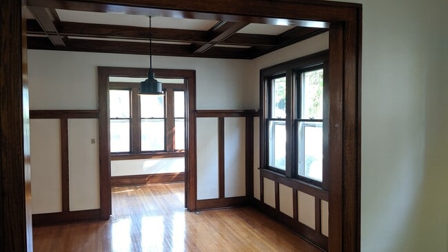 Building Photo - 2849 Irving Ave S