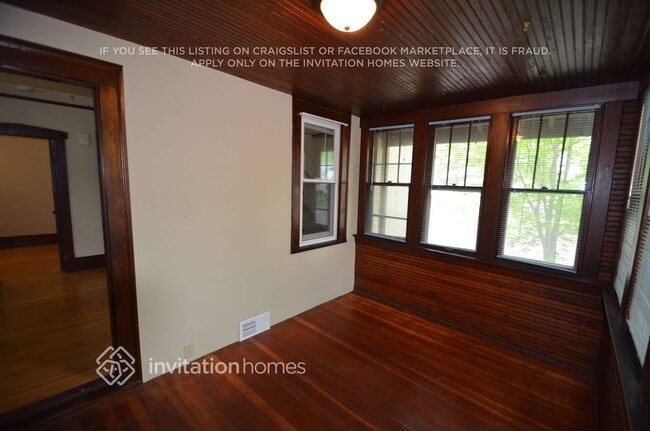 Building Photo - 3455 33rd Ave S