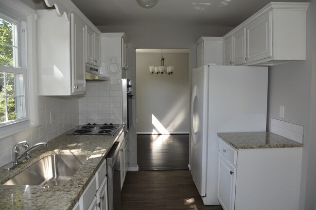 Building Photo - 1205 Ross Dr SW