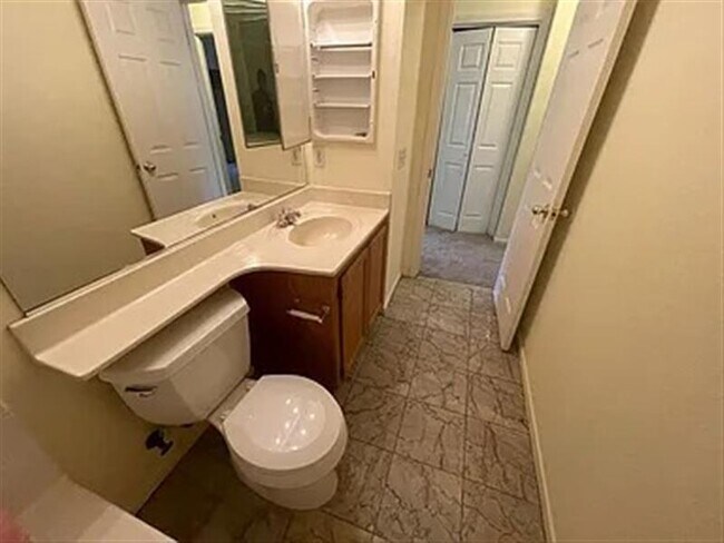 Building Photo - This single-family home