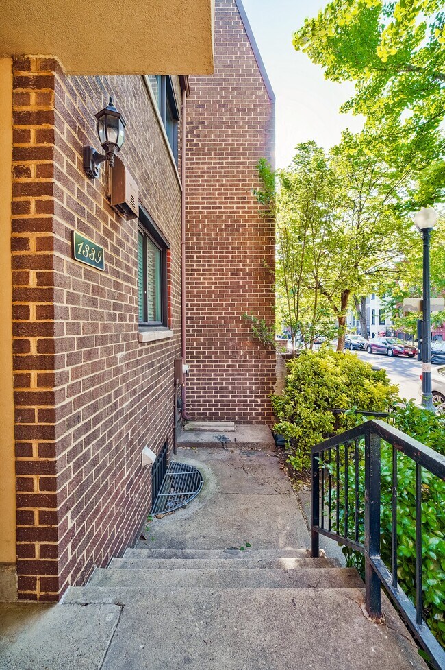 Foto del edificio - 1339 Riggs St NW