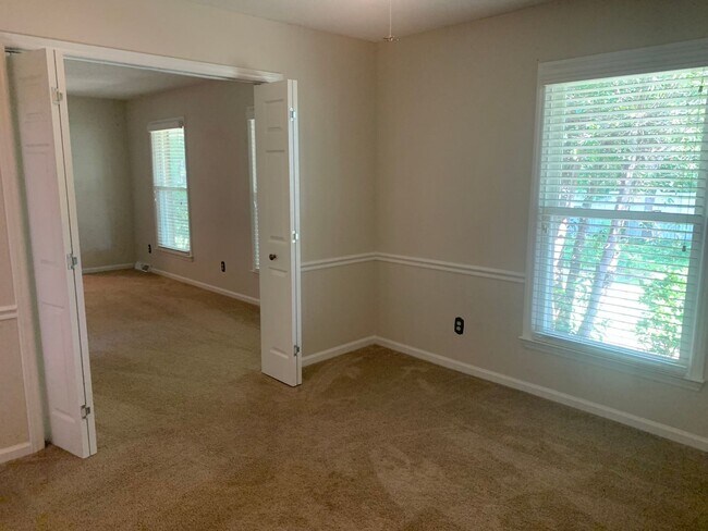 Foto del edificio - Beautiful Private Three Bedroom Home in So...