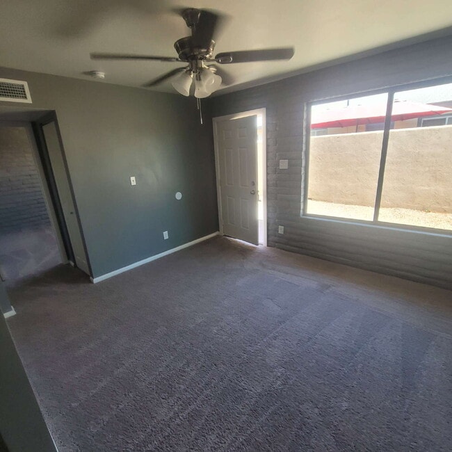 Building Photo - 2BR/1BA Garden Apartment $1200 Osborn/66th...