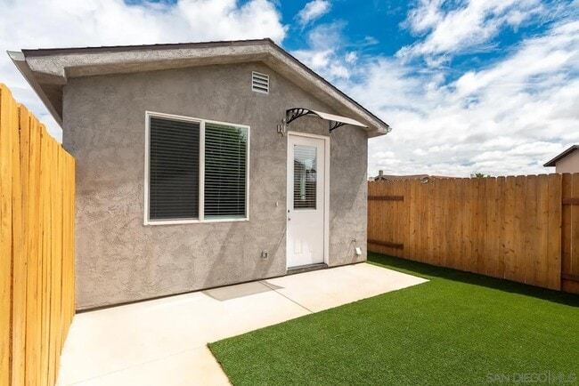 Building Photo - 2077 Grove Ave