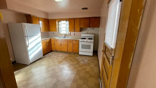 Building Photo - 4909 N 50th St