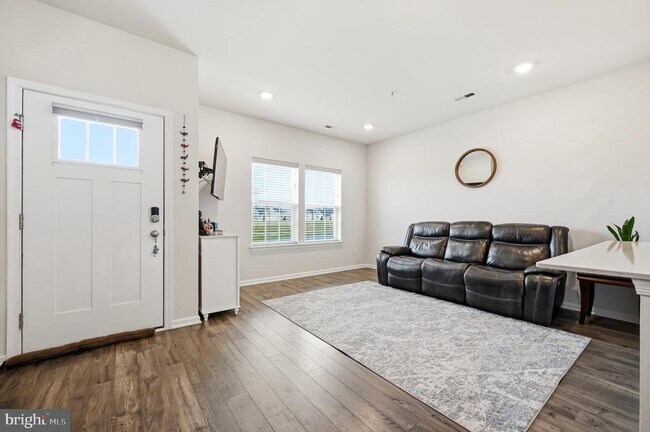 Foto del edificio - 189 South Harner Boulevard