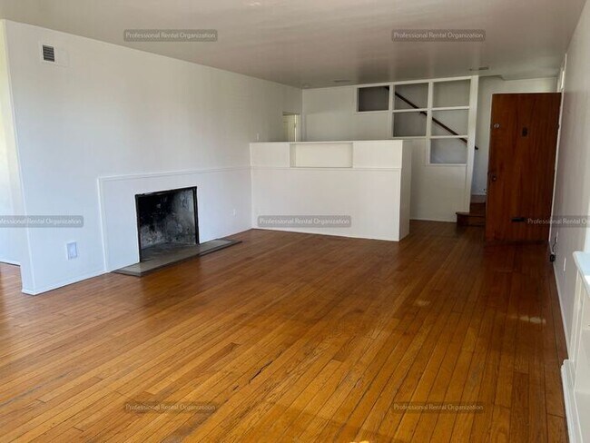 Foto del edificio - Large Historical Mare Island Duplex Unit