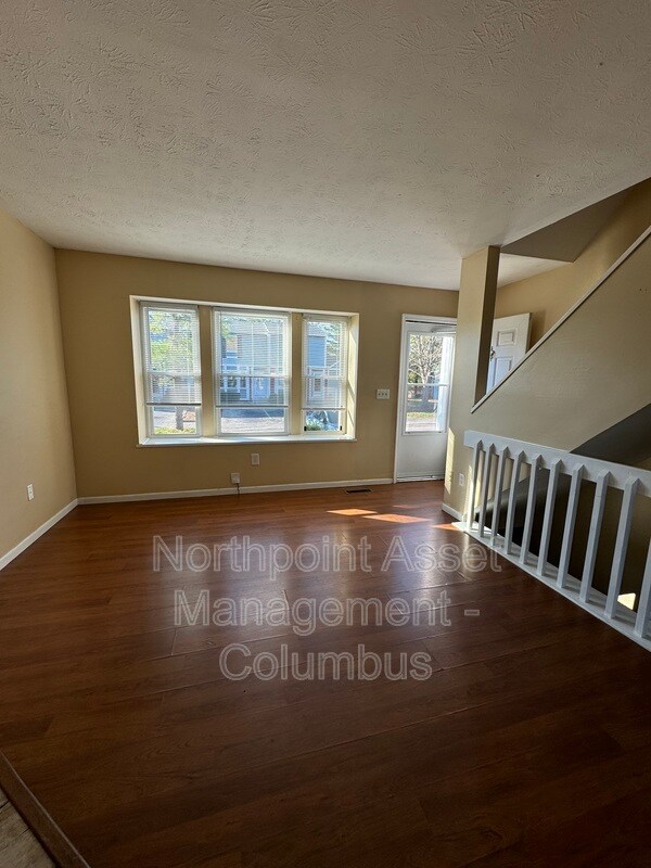 Foto del edificio - 825 Pineway Dr