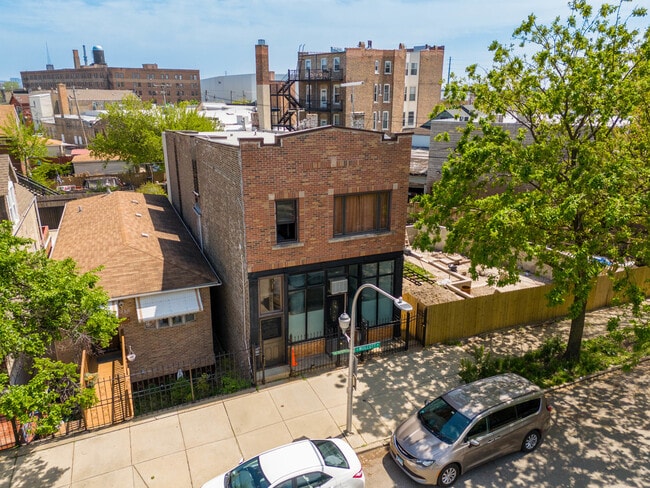 Building Photo - 2313 S Wolcott Ave