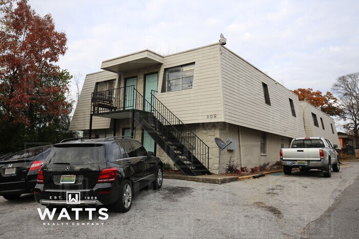 Building Photo - 1 Bedroom Apartment in Heart of Lakeview D...