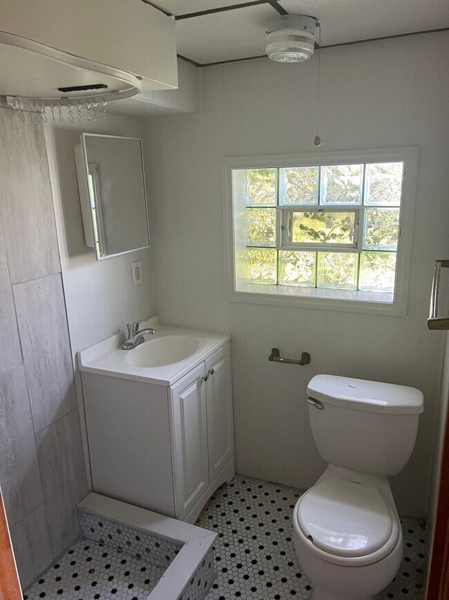 Foto del edificio - Spacious 2 bedroom house in Penn Hills!!!