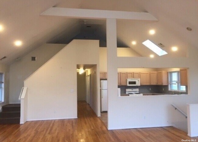 Building Photo - 656 E Olive St