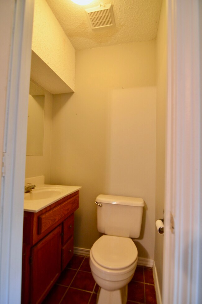Unit C bathroom - 19 W 5th St