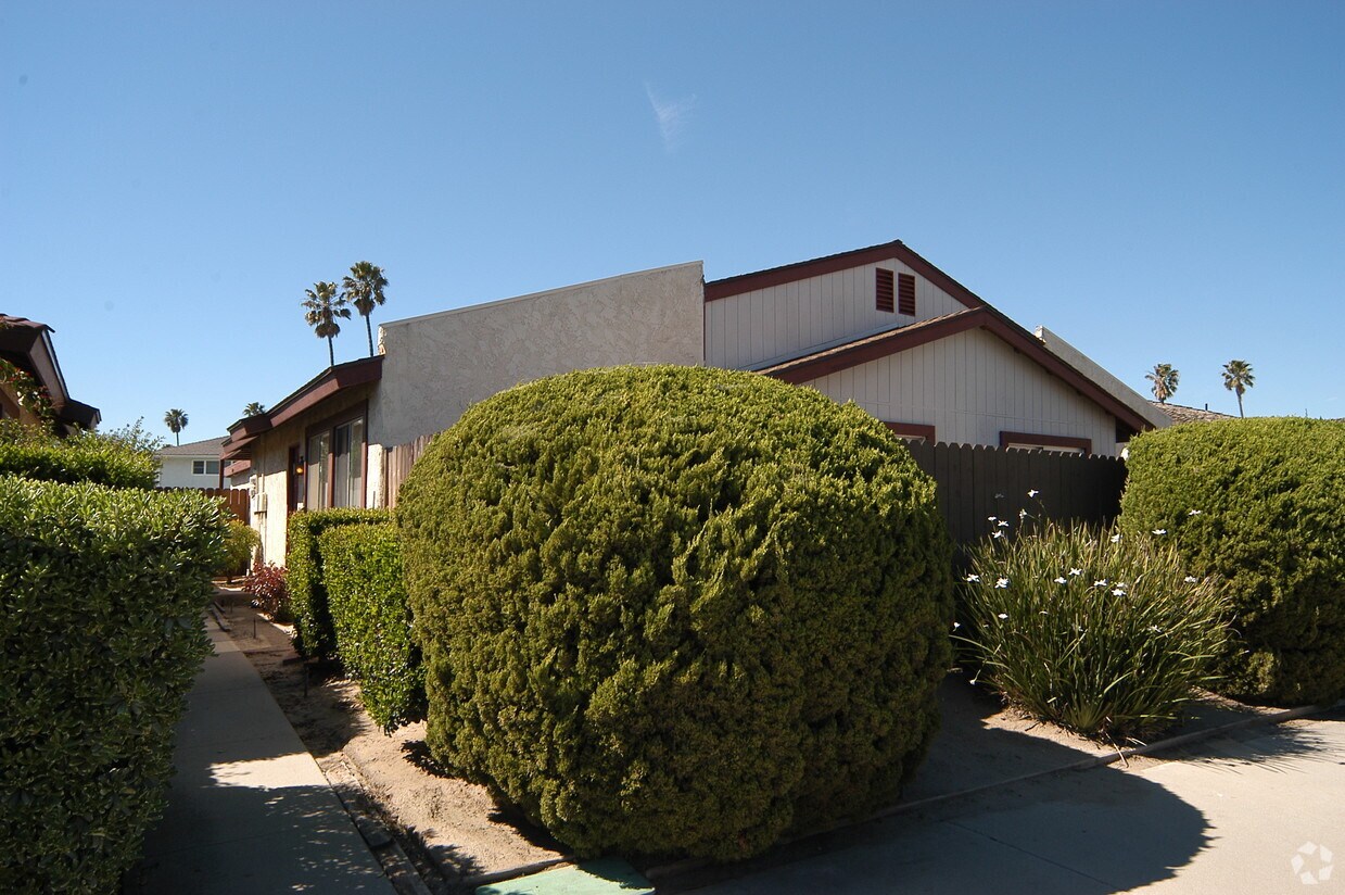 Foto principal - 2135-2137 N Ventura Blvd