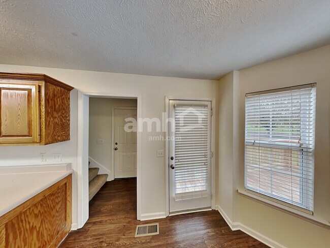 Building Photo - 204 Creekwood Drive