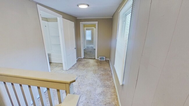 Building Photo - Comfortable 2-Bedroom Duplex