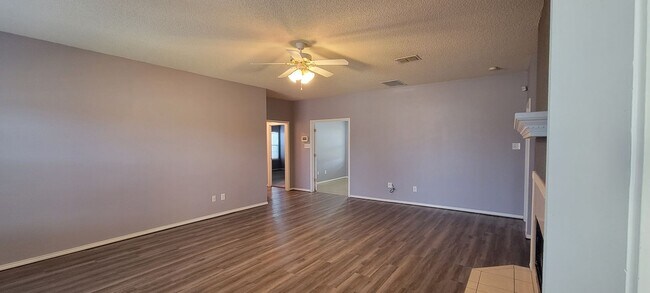 Foto del edificio - Spacious 4/2/2 on a Corner Lot