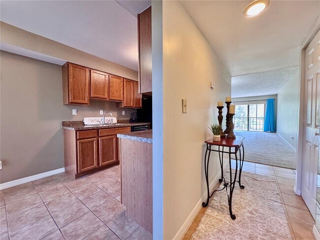 Foto del edificio - 2700 Cove Cay Dr