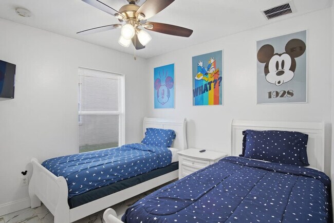 Foto del edificio - 242 Blue Jay Way