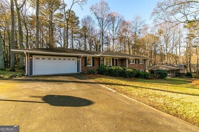 Foto del edificio - 2805 Pine Hill Dr