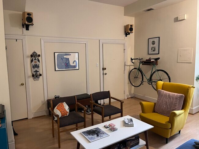 Foto del edificio - 1332 10th St NW