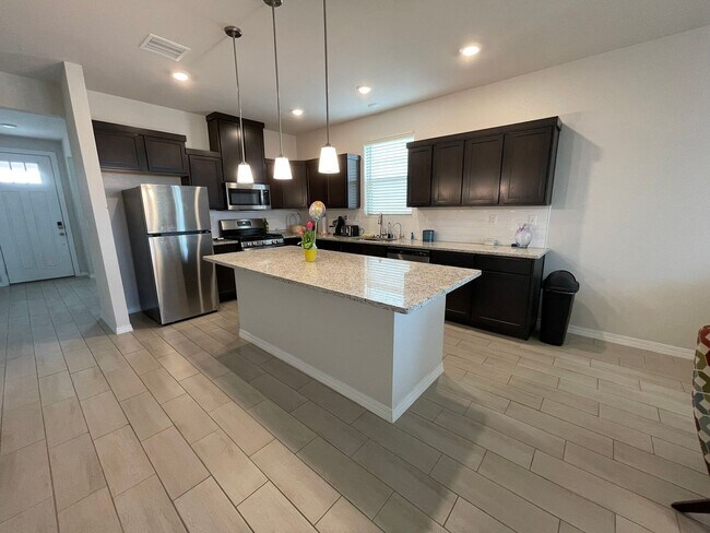 Foto del edificio - Modern Elegance Meets Prime Location – Stu...