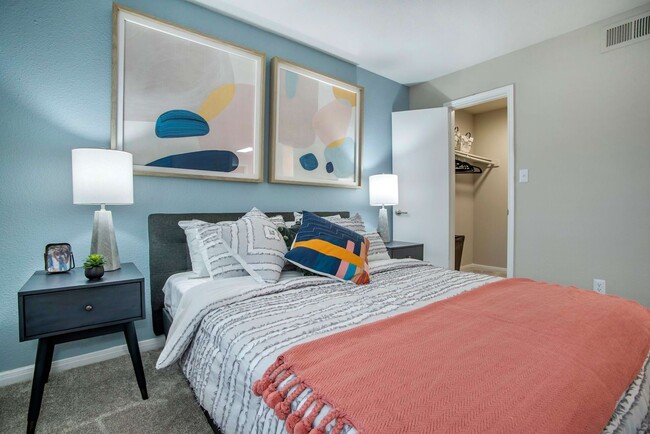 Building Photo - The Landing at Herndon