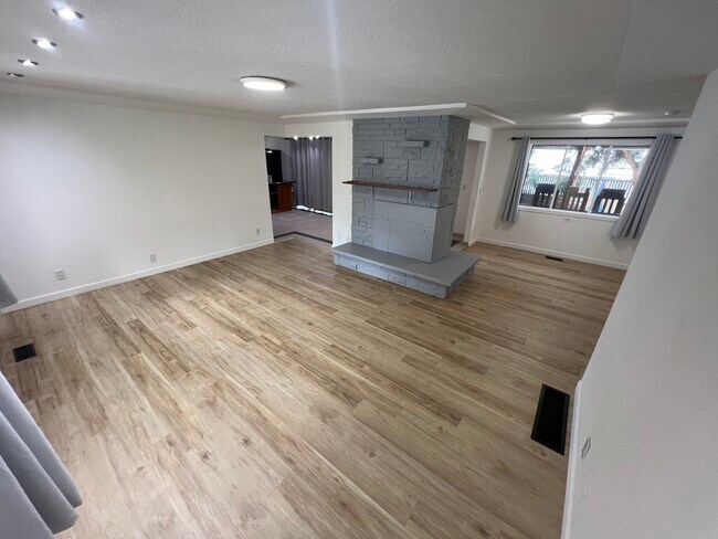 Foto del edificio - 10330 NE Knott St