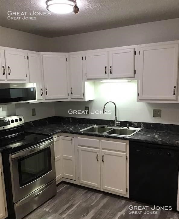 Foto del edificio - 7423 Pebblebrook Ct