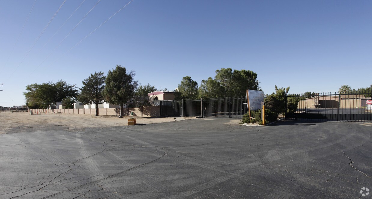 Building Photo - Apple Valley Village