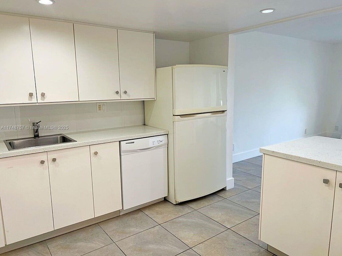 Photo - 535 N University Drive 73, Plantation, FL 33324