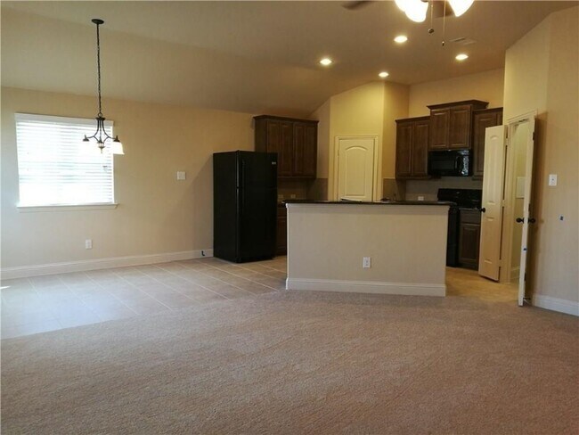 Building Photo - 638 Teakwood Dr