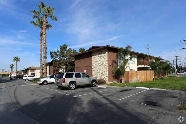 Building Photo - Vista Del Sol Apartments