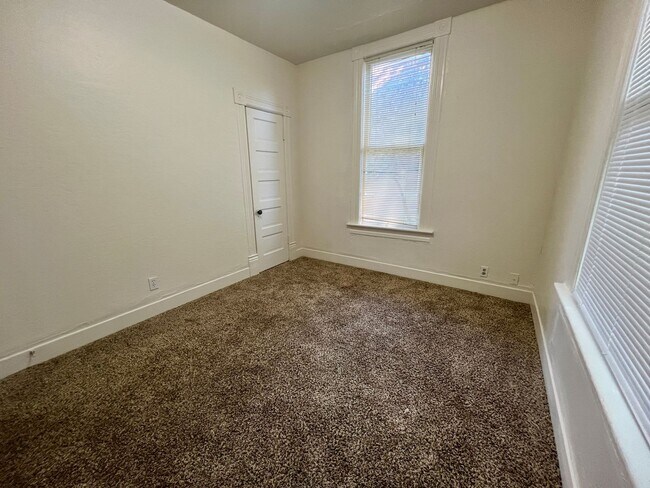 Foto del edificio - Downtown Red Bluff Victorian 3 bedroom 1 bath Home