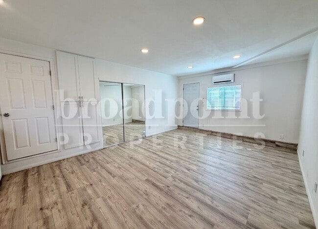 Building Photo - 702 Pitman St